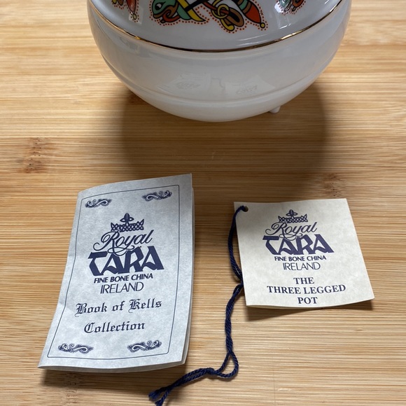 Royal Tara Three Legged Pot Handmade in Ireland —Book Of Kells Collection - Picture 9 of 9